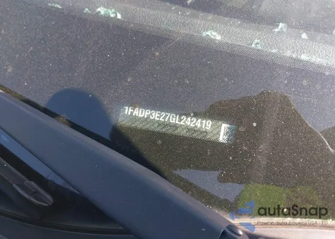 2016 Ford Focus S z USA, uszkodzony, nr VIN 1FADP3E27GL242419